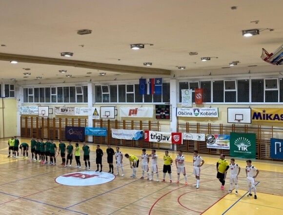 PRVI PORAZ ČLANOV